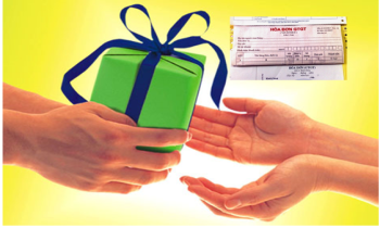 Tặng quà cho khách hàng có thể lập chung 01 hóa đơn không?